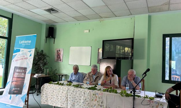 Presentación del libro Amanece y quema el Sol
